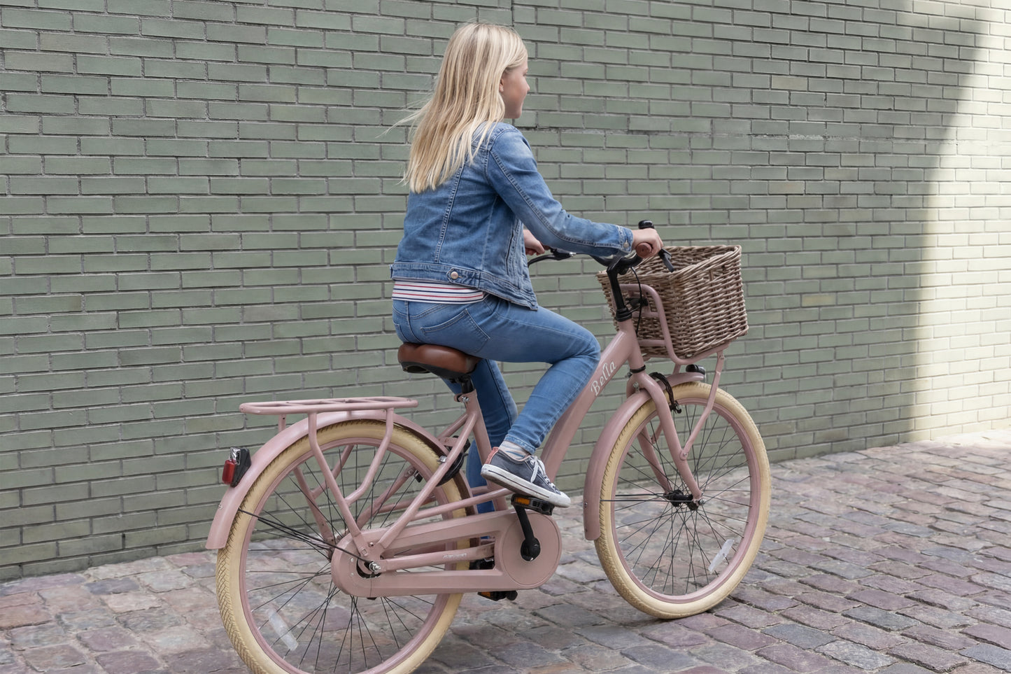 Bella Girls' Bicycle 26 inch Salmon